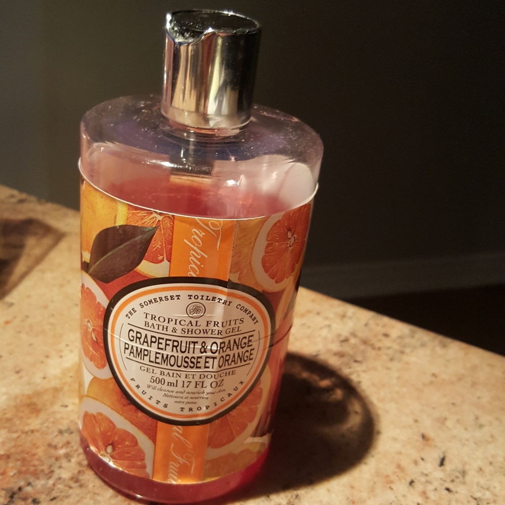 The Somerset - grapefruit & orange body wash SOLD ON TITLE